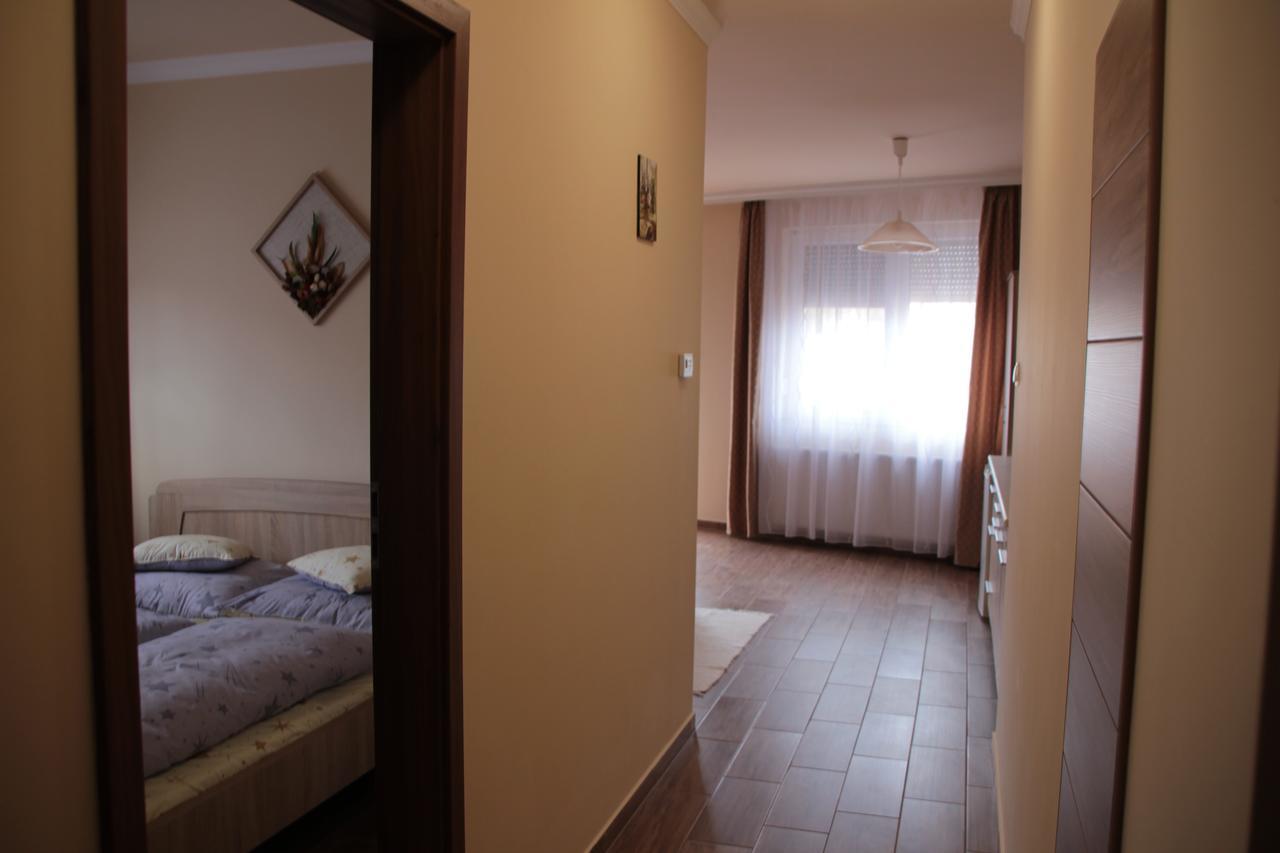 Hajdúszoboszló Imola Es Andrea Apartmanhaz 2 מראה חיצוני תמונה