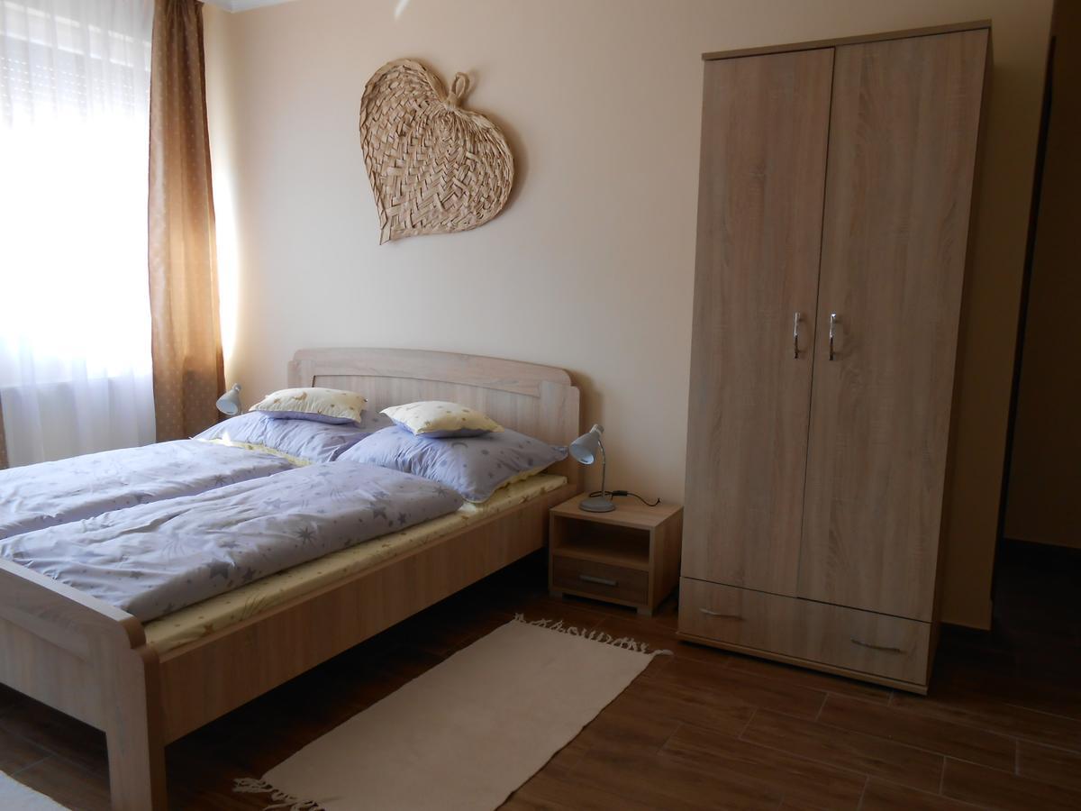 Hajdúszoboszló Imola Es Andrea Apartmanhaz 2 מראה חיצוני תמונה