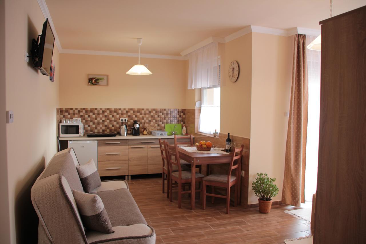 Hajdúszoboszló Imola Es Andrea Apartmanhaz 2 מראה חיצוני תמונה