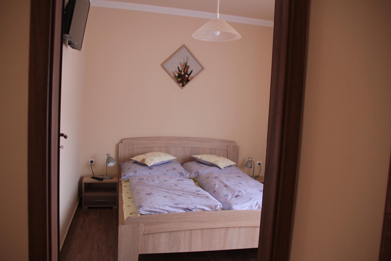 Hajdúszoboszló Imola Es Andrea Apartmanhaz 2 מראה חיצוני תמונה