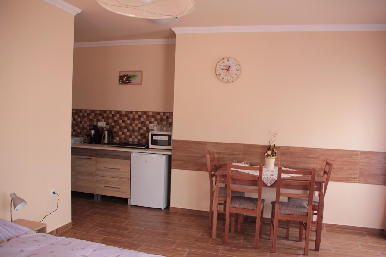 Hajdúszoboszló Imola Es Andrea Apartmanhaz 2 מראה חיצוני תמונה