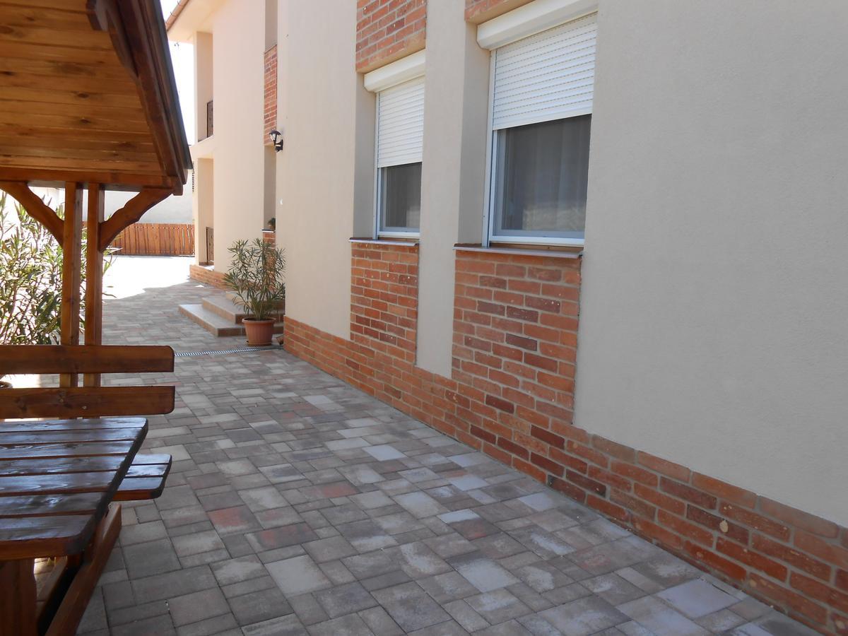 Hajdúszoboszló Imola Es Andrea Apartmanhaz 2 מראה חיצוני תמונה