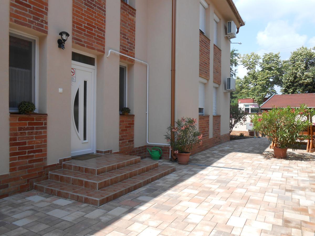 Hajdúszoboszló Imola Es Andrea Apartmanhaz 2 מראה חיצוני תמונה